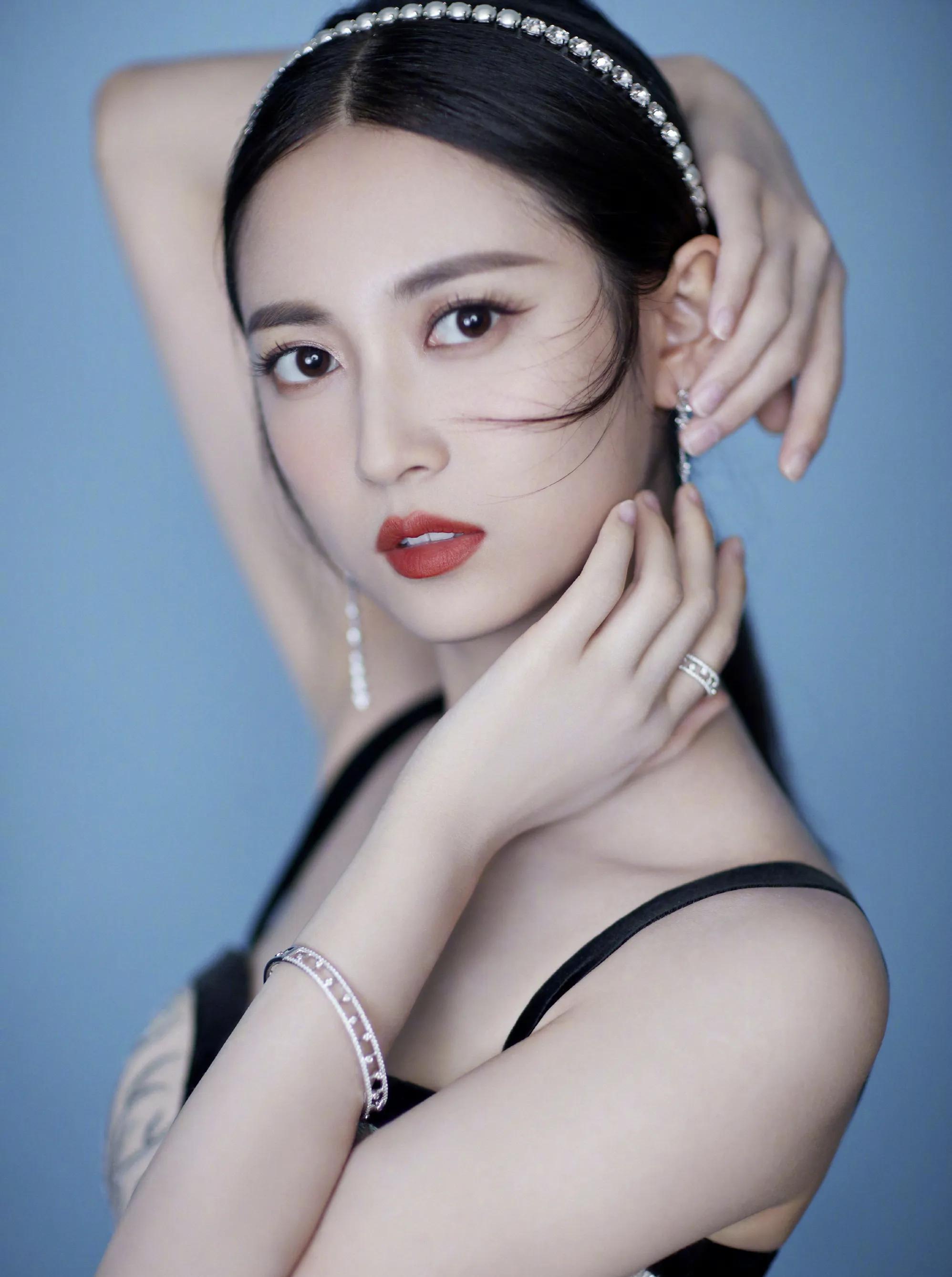 当红花旦陈钰琪写真：靓丽姣美的公主