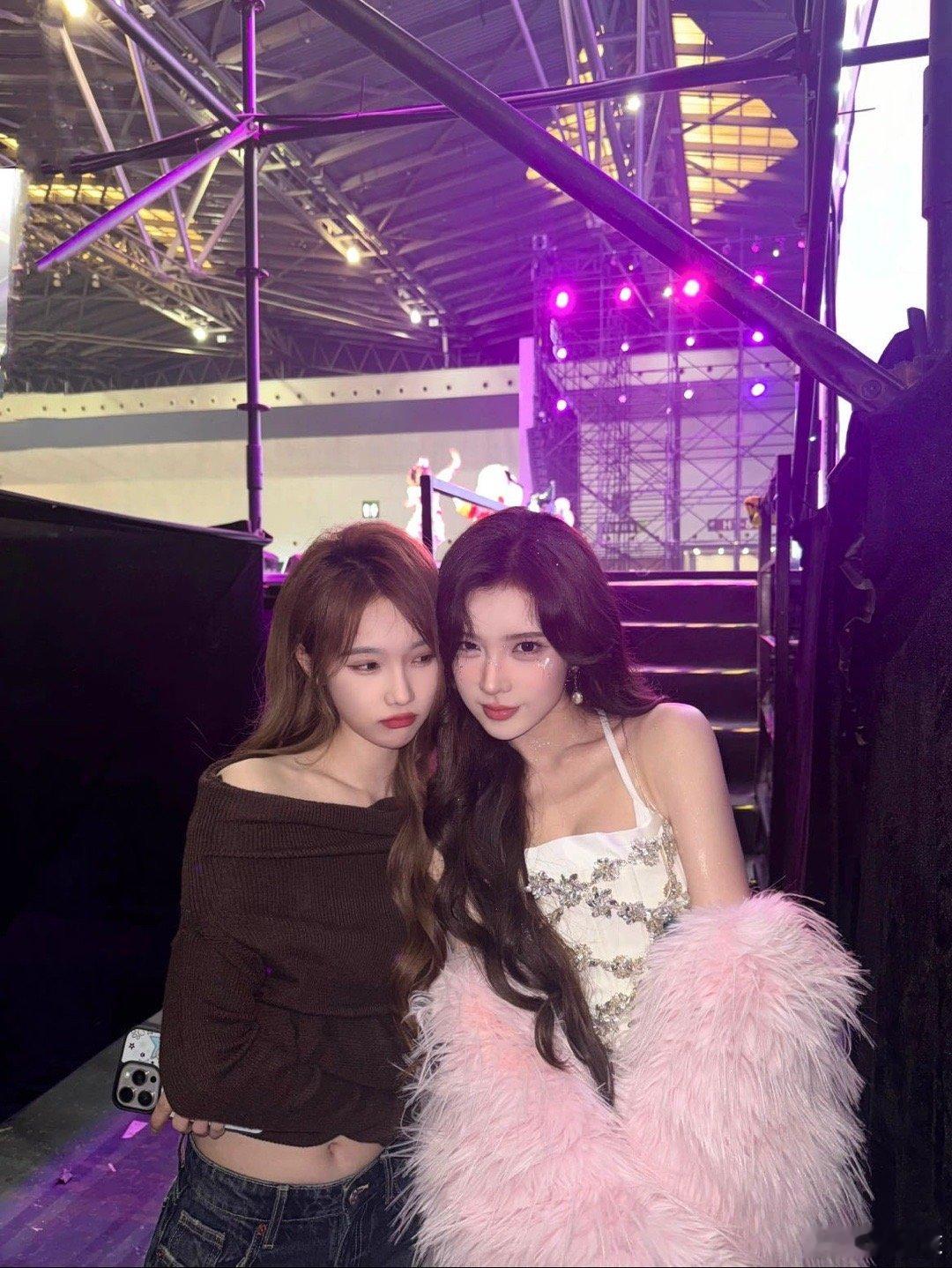 戴燕妮写藏头诗安慰宋昕冉哇塞！SNH48盛典宋昕冉虽错失第一，但戴燕妮的藏头诗安