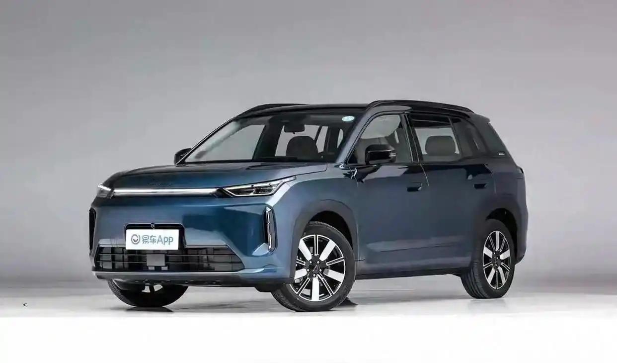 油电大战！10万预算买SUV，比亚迪元UP vs 吉利缤越插混，你会选谁？