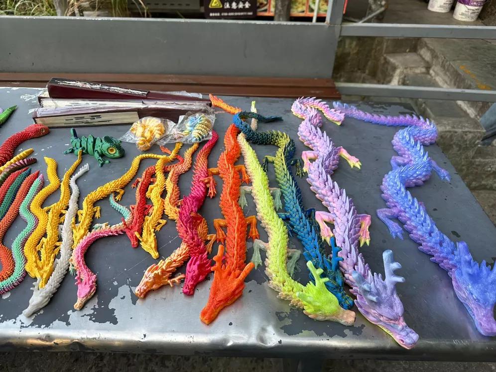 东莞景区3D打印塑料大龙35元！不是内卷，是中国制造把高科技变成了“白菜价”