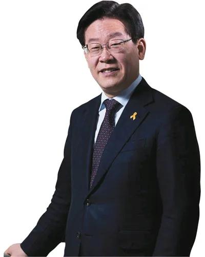 首尔法院再拒捕前部长！戒严黑锅甩不动？尹锡悦风波升级！看来韩国的政党斗争永不停息