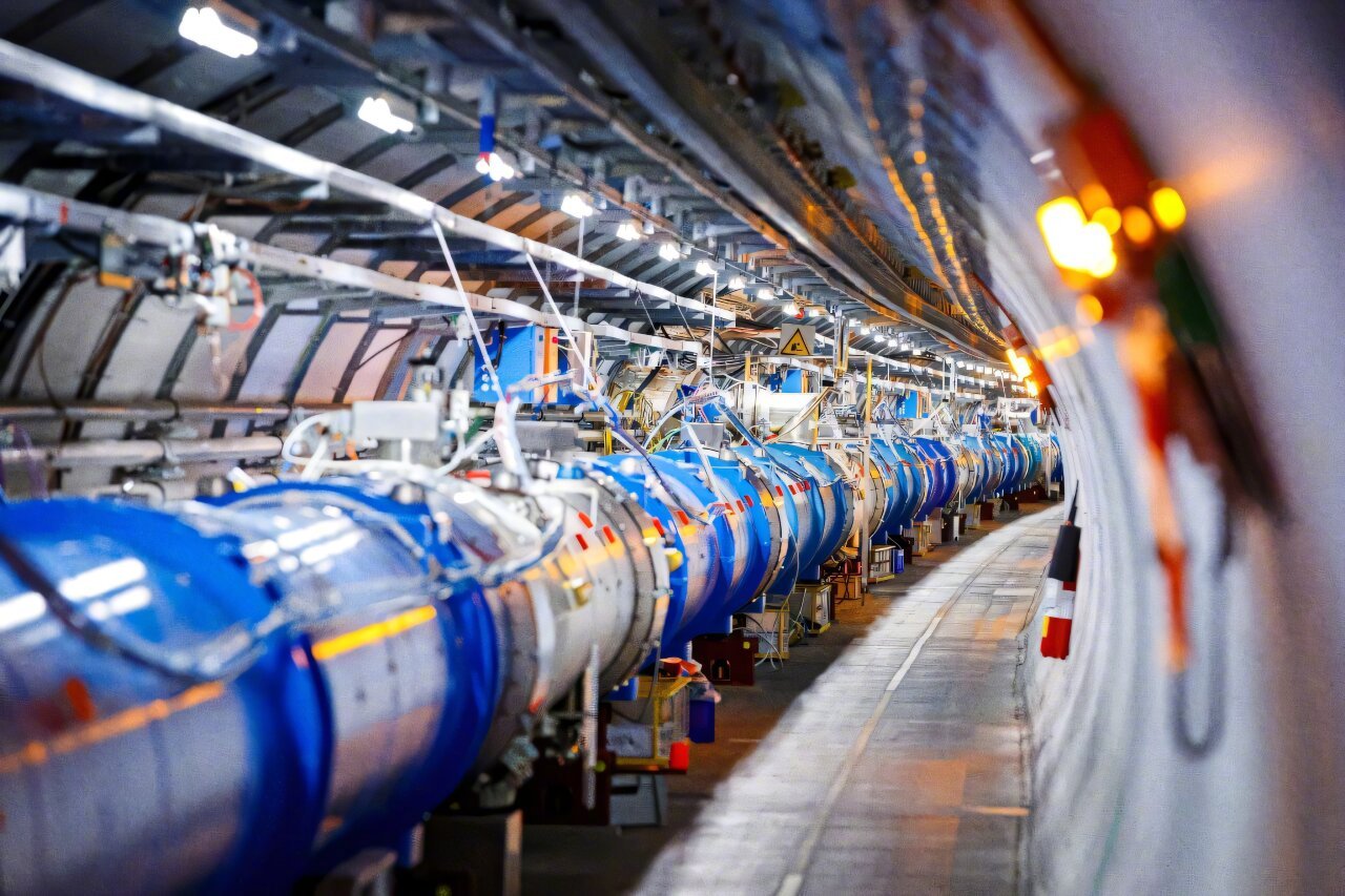 2026年6月29日，人类有史以来建造的最强大机器停机了。大型强子对撞机（LHC