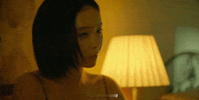 重影今日开播爱看罪案剧的今晚可以冲了！高叶陈靖可上演一对亡命姐弟，小时候秦虹救