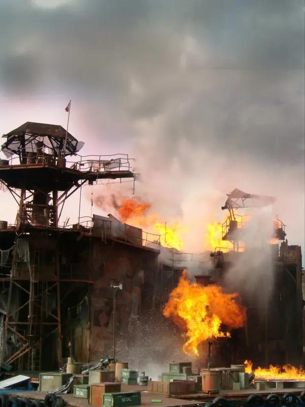 美航母神话破灭：从“打人”到“被打”的第十五天2026年3月14日，美以对伊