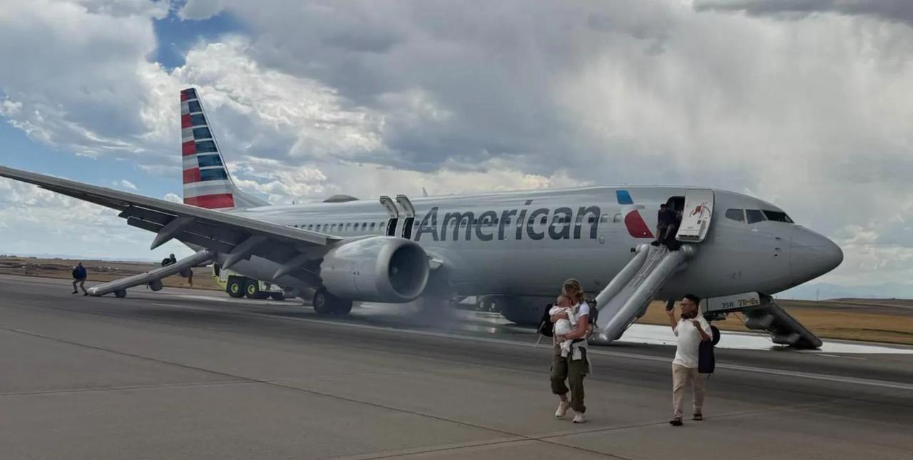 美国航空业再次受伤：美国丹佛国际机场，一架美国航空的737Max8客机，左主轮竟