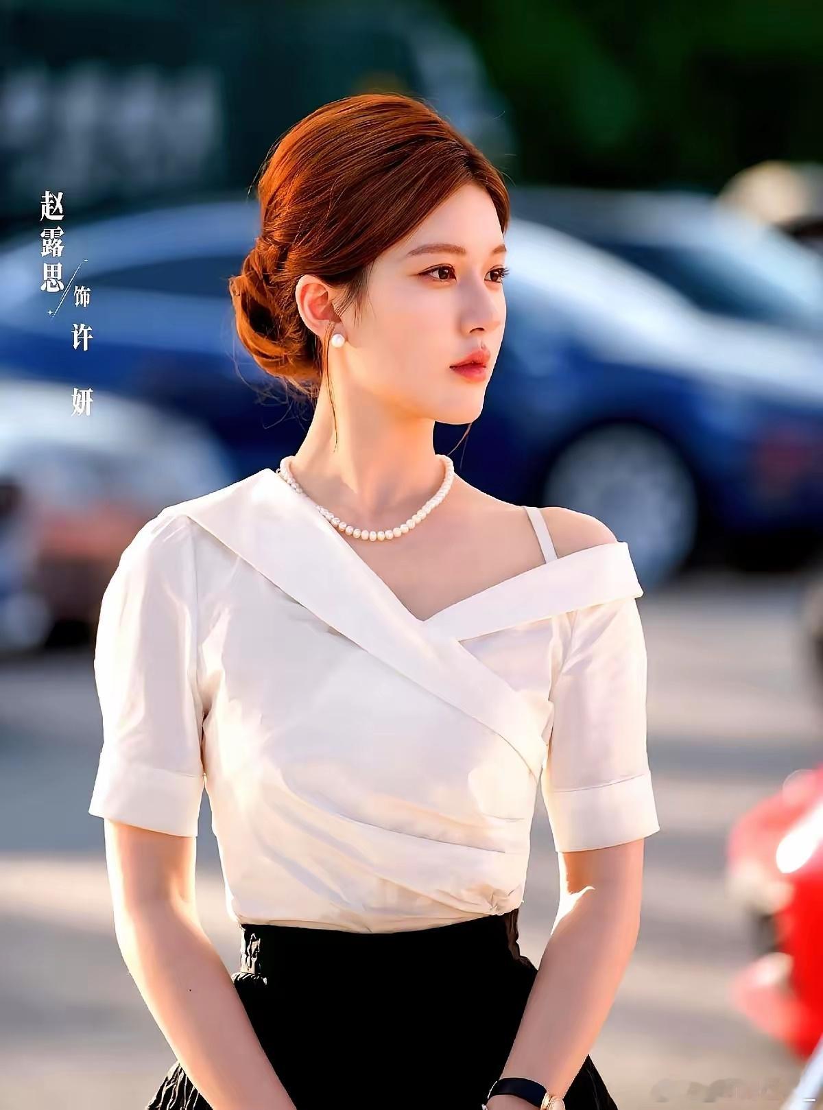 赵露思把“爽”演成了真日子​单日播放量破亿，豆瓣小组却没人骂她开挂，这很少见。​