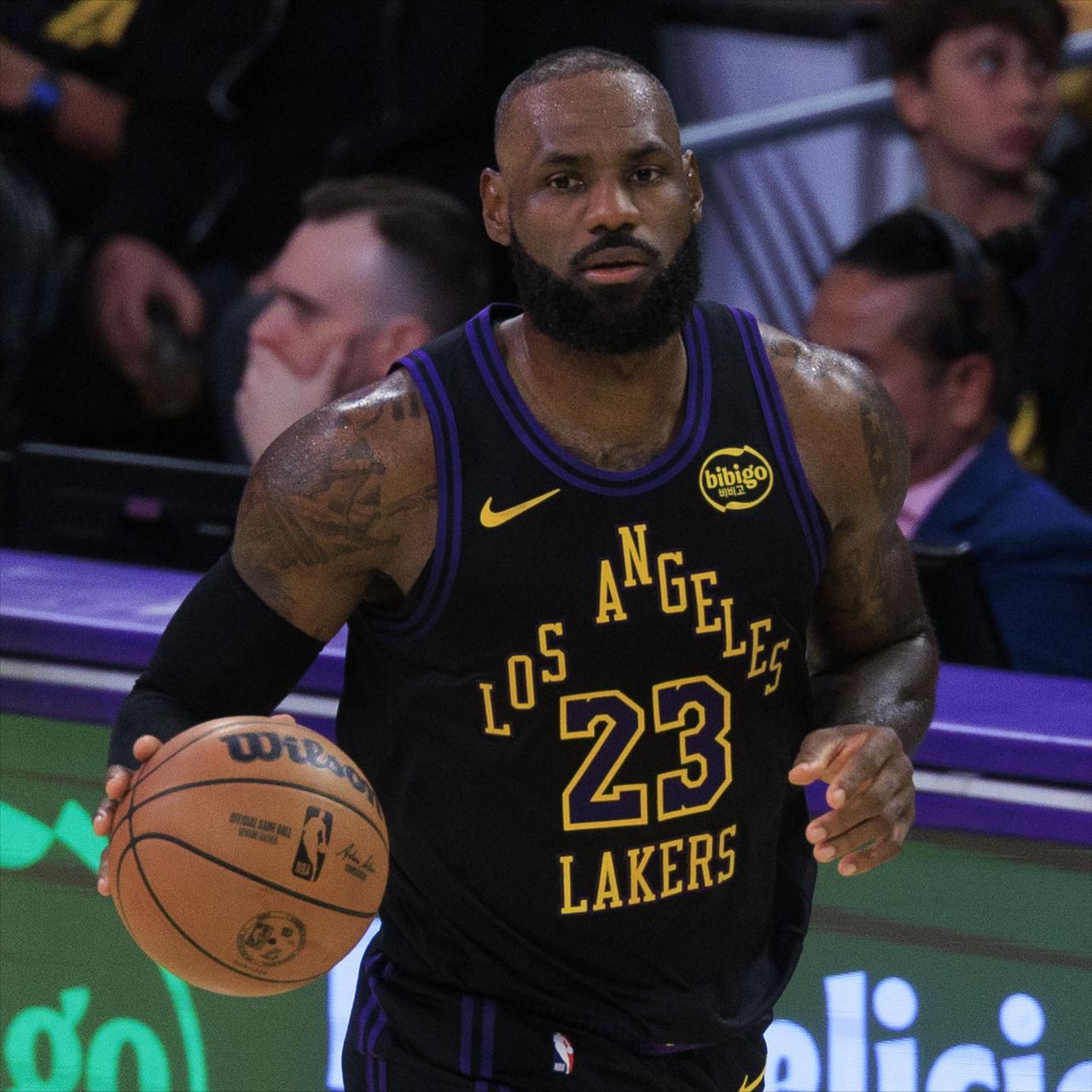 詹姆斯复出3场比赛数据：对阵爵士：11分12助攻3篮板对阵爵士：17分8助攻