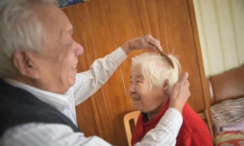 李阿姨的儿子相了个女朋友，彩礼得要十八万九。就因为这彩礼，李阿姨整夜都难以入眠，
