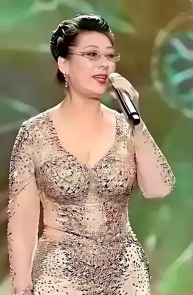 关牧村—人生70古来稀，最后的疯狂，只要自己不尴尬，尴尬的就是观众。关牧村从河