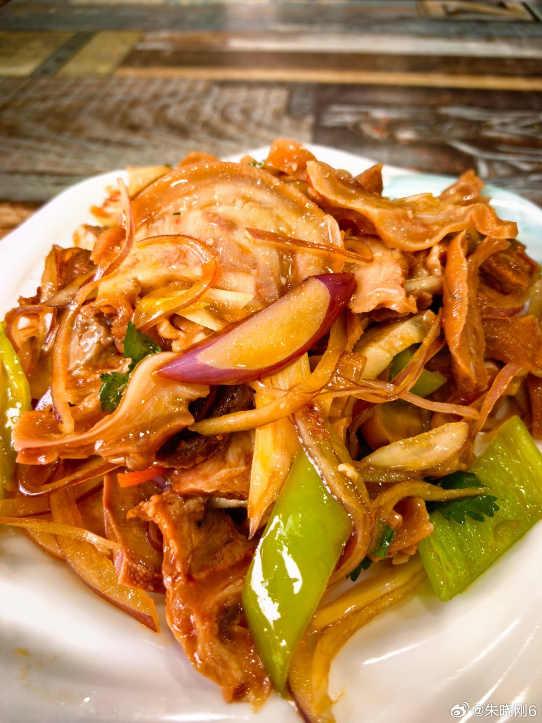 客满对面这家羊汤也不错，这个点也是爆满。自己干了一份炒羊杂，甜辣口大连·客满全