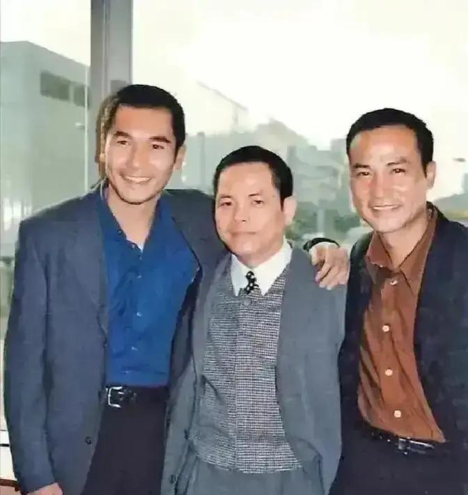 2012年，崩牙驹出狱后找到小弟洗米华说：“当初我借你三千万，如今我要十分之一的