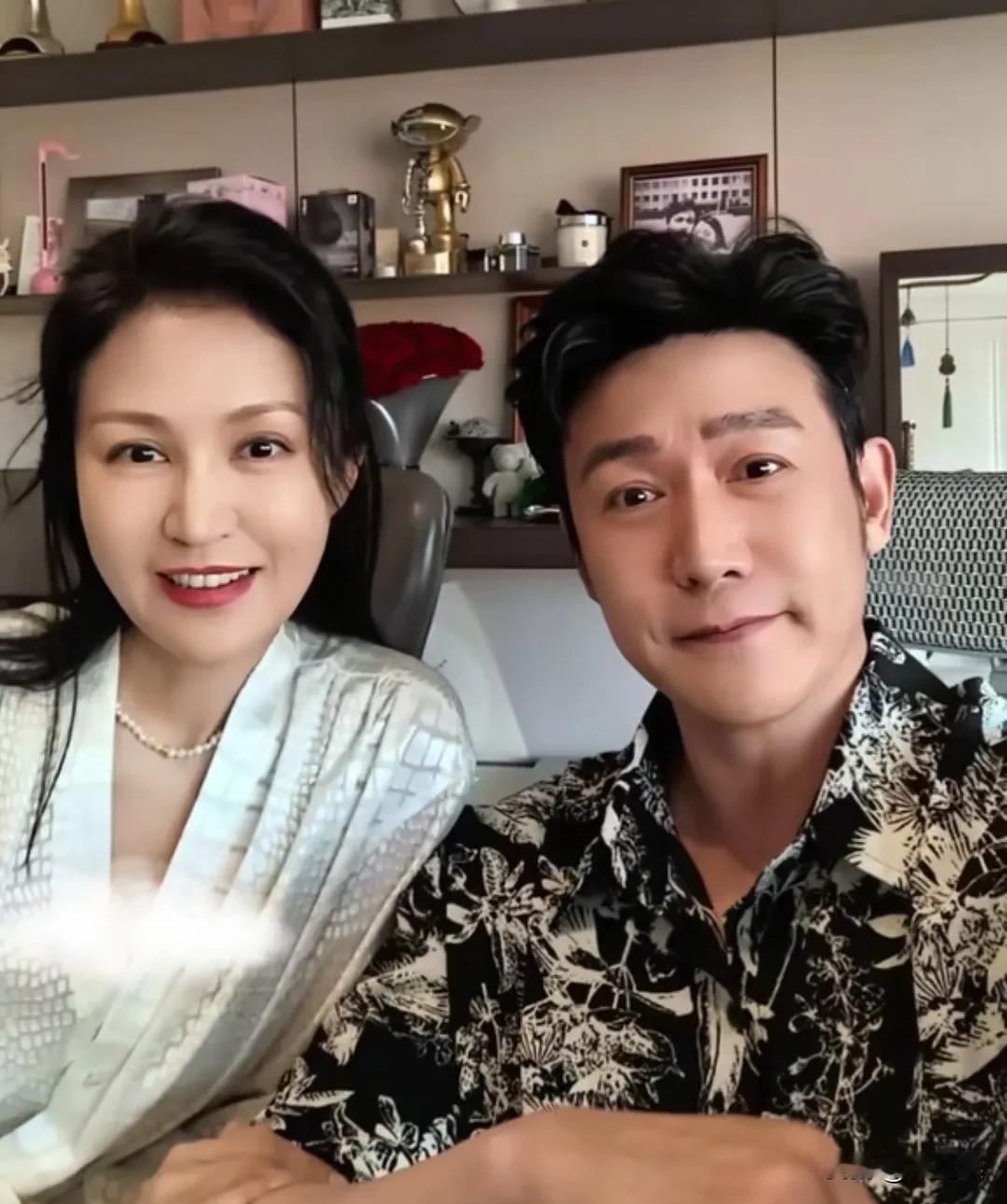 陆毅，暖男一枚啊，和鲍蕾一起过情人节，一起去吃了泰国菜，给鲍蕾准备的鲜花礼物，还