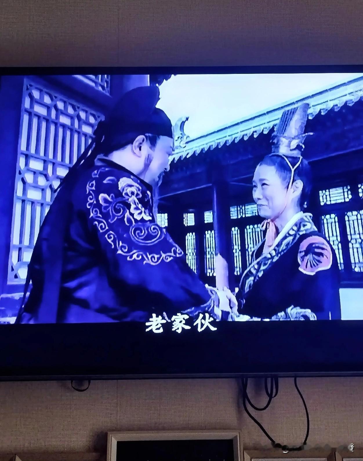 昨晚打开看了不止一遍的《神探狄仁杰》，里边有一个武则天和狄仁杰几年后相遇情节，我