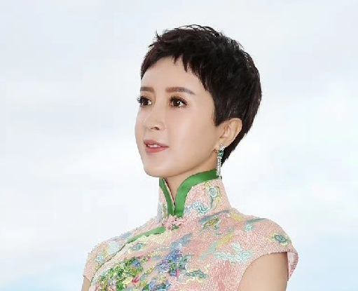 演员金巧巧毫不避讳自曝腮帮子上的两坨肉，居然是当年医美翻车导致的，这到底是怎么
