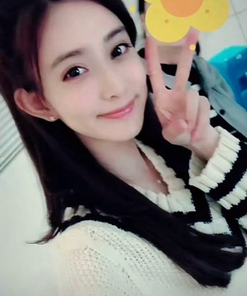 爆光啦：翻到孟子义10年前的照片，直接被惊艳到了。2016年《一年级》那会儿，皮