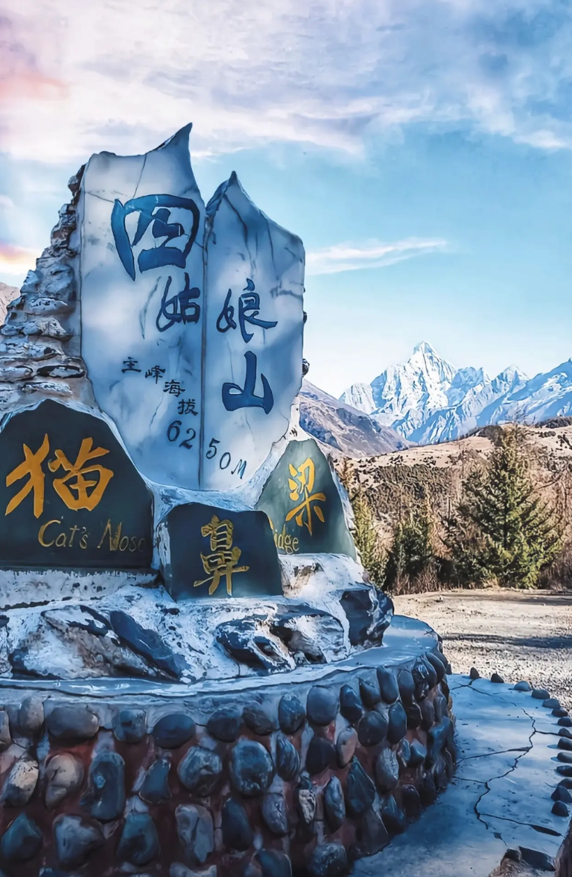 一壮汉在四姑娘山旅游，刚玩第一天就栽了。明明3200米不算太高，但这哥们硬是把自
