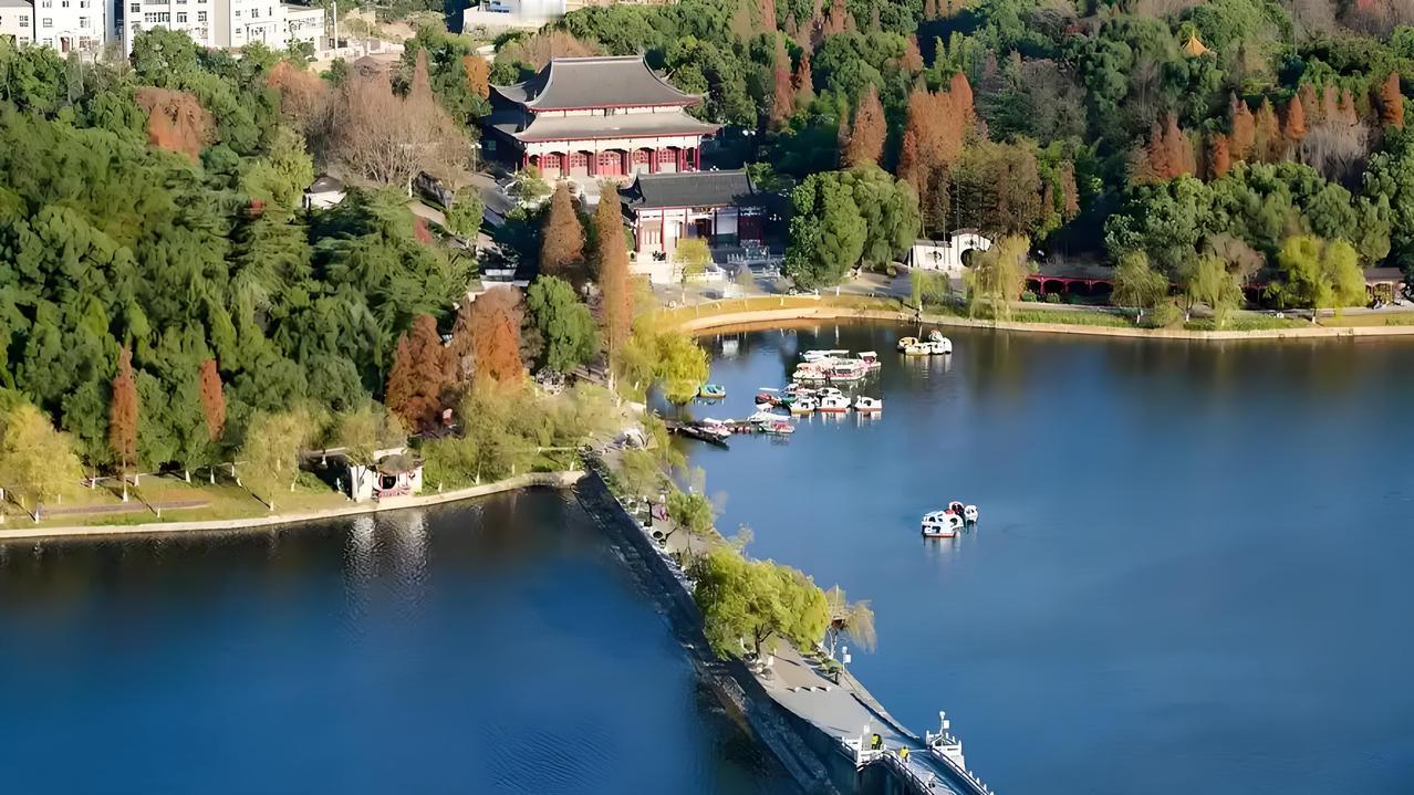 大冶经济没大突破发展挺让人唏嘘。它曾凭借丰富的铜、铁和稀有金属矿石储量，长期位列