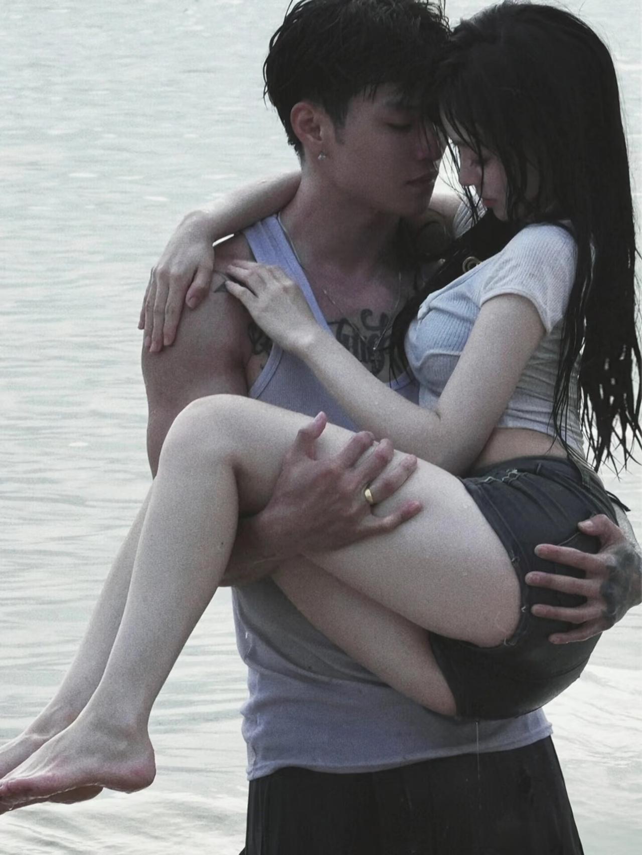 男怕三十，女怕狼”戳中多少年轻人的痛！老辈人传的俗语改改更扎心！现在的“