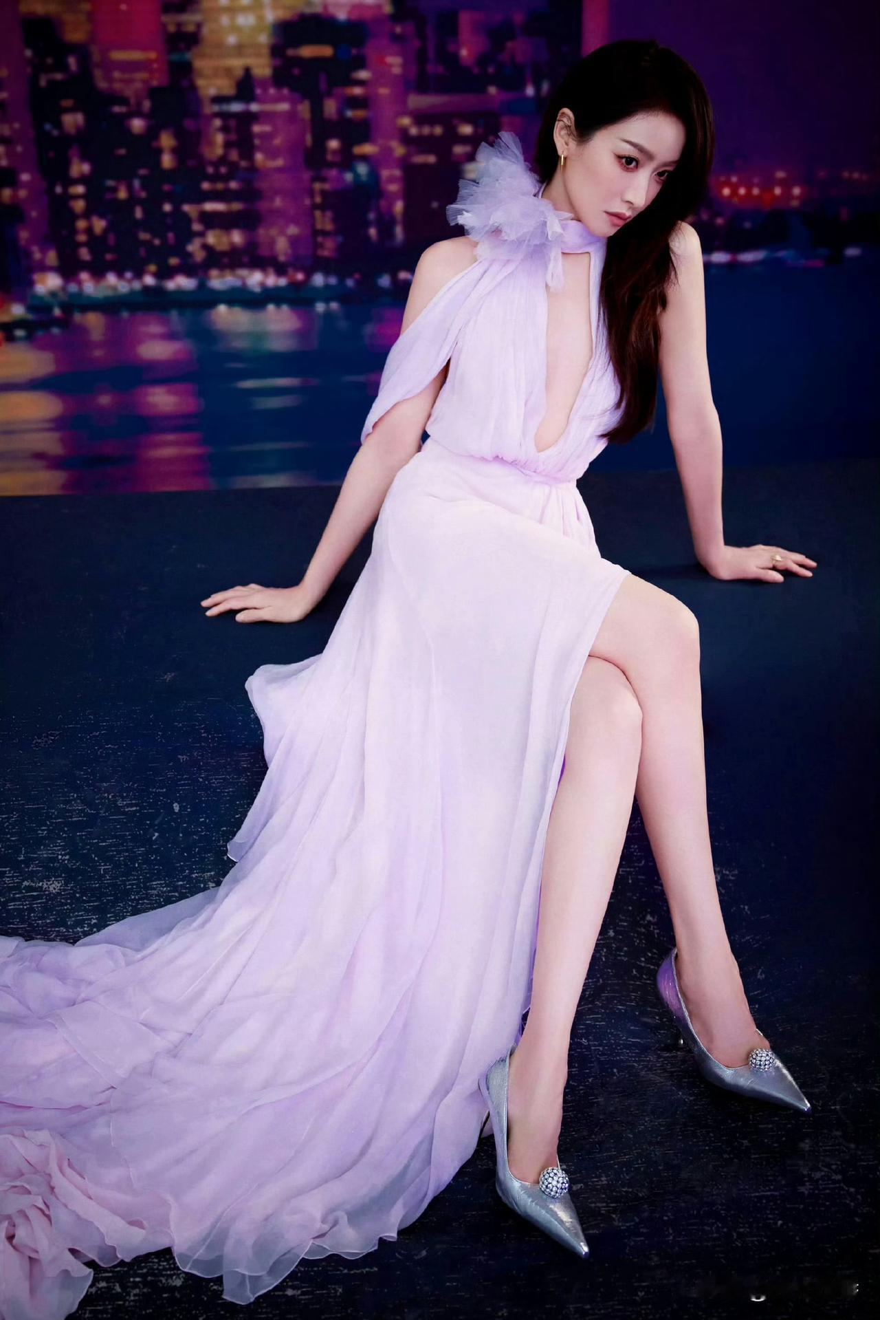 宋茜写真，精致靓丽的穿搭在加上绝美的容颜，简直太美了！