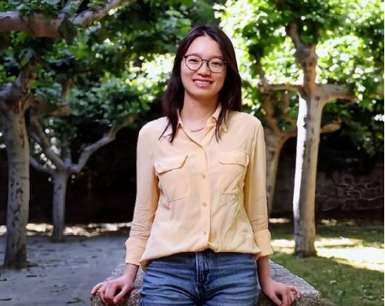 特意查了查王虹的婚姻情况，得到的结果却有些出乎意料，并不是她伴侣的身份有多么神秘