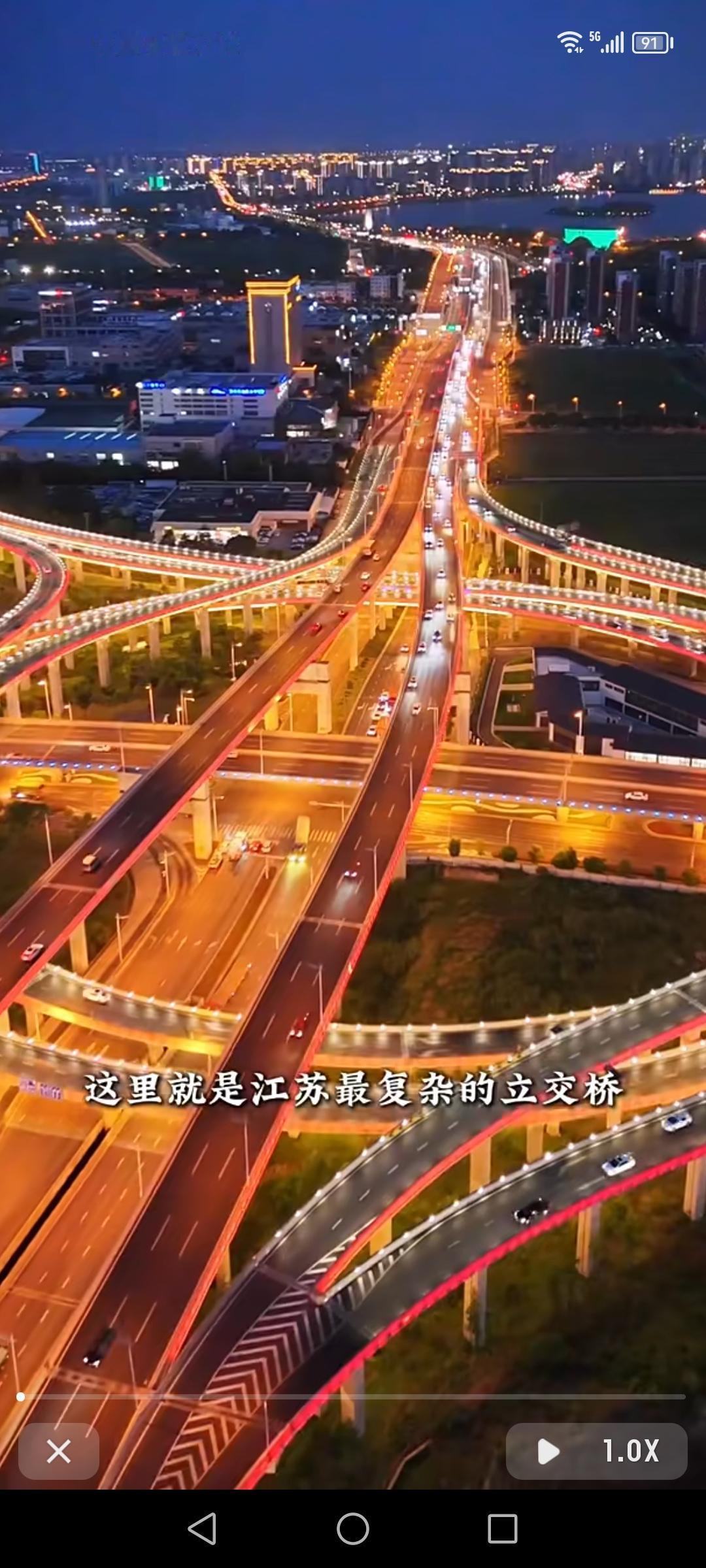 苏州尹山湖立交桥简直是“迷宫”的代名词。我之前开车路过，就因为没注意指示牌，一个