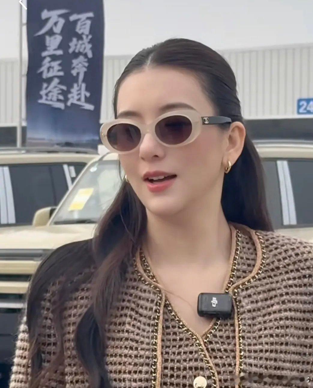 我把方媛的照片给我奶奶看，问她觉得这个女人长得好不好看。我奶奶的回答让我大吃一惊