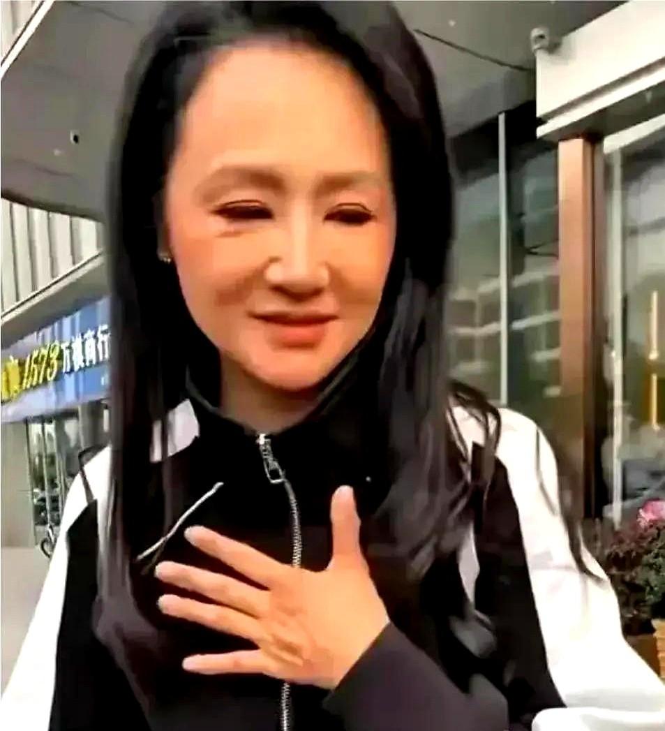 刷到曹颖自曝因过量喝咖啡患焦虑症时，我手里还握着刚冲好的美式，瞬间瑟瑟发抖这得