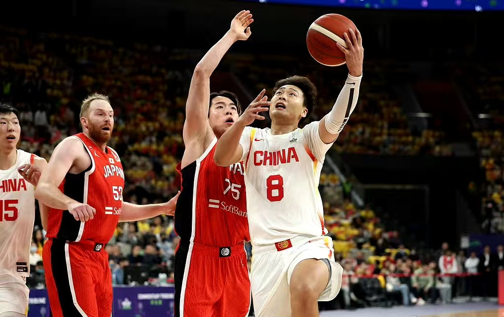 少了赵睿、王俊杰男篮被打回原形，无人组织串联，锋线也是死气沉沉