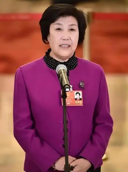 1978年，“铁姑娘”郭凤莲随代表团前往美国。她满怀热情地宣传“大寨精