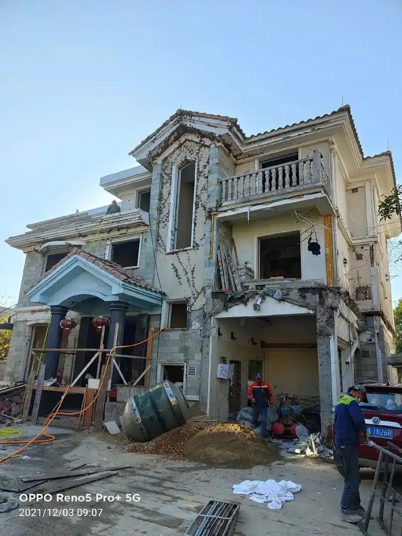 为什么国外只有中产才住郊区别墅，有钱人都住市中心的高层，而中国却反了过来？一