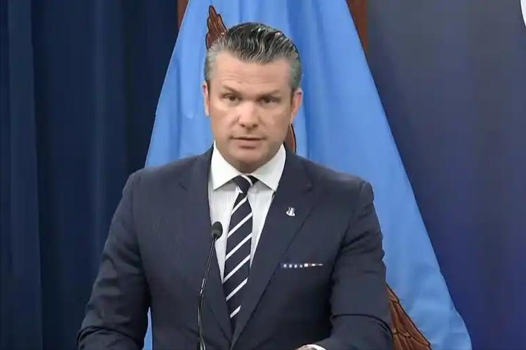 允许士兵军营带枪，美国到底在防谁？美国防长一句话暴露关键，真正的危险或在内部！