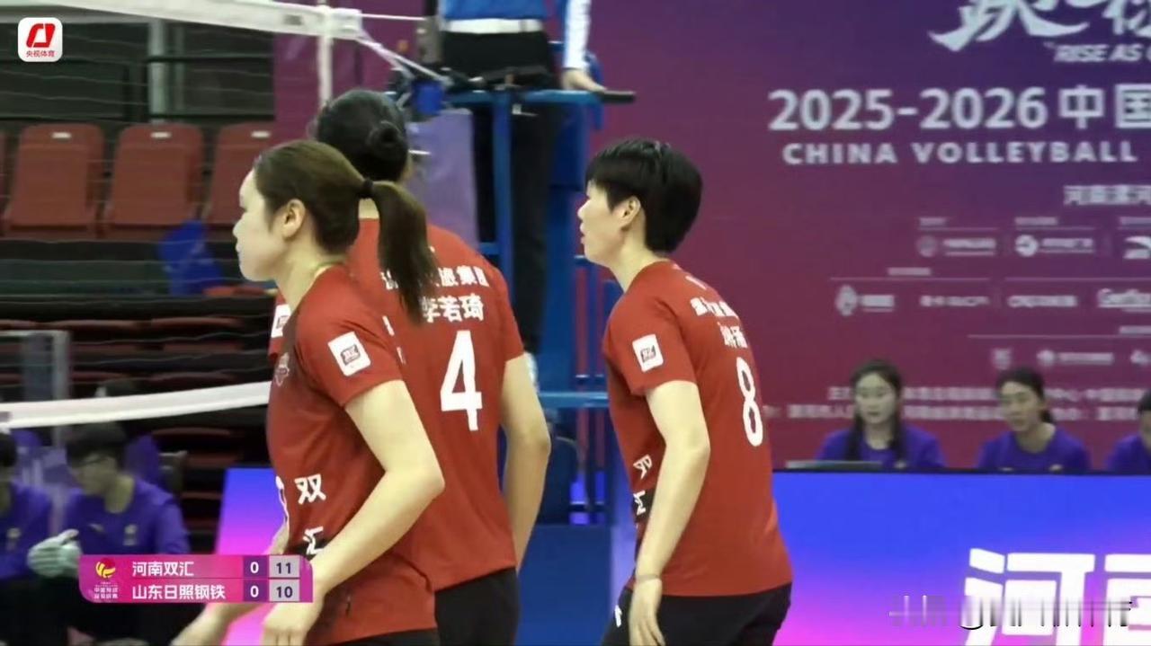河南女排的主教练焦帅，赶紧醒醒吧，是非用这个二传张梓涵吗？配了好几年，依旧是配不