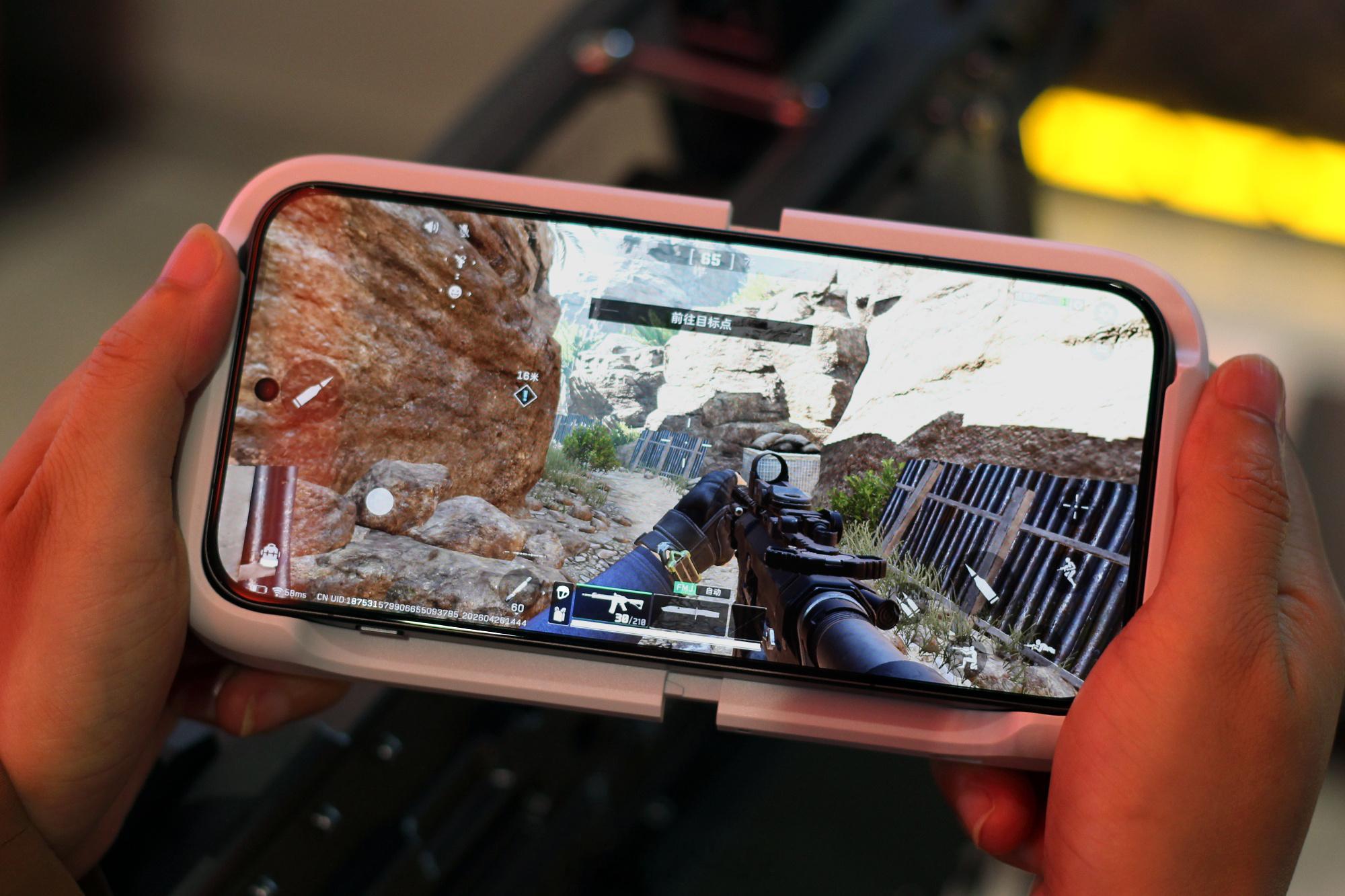 拿到一加Ace6至尊版的第一感觉，克制内敛的高级感「王牌觉醒」机身背部3D立体