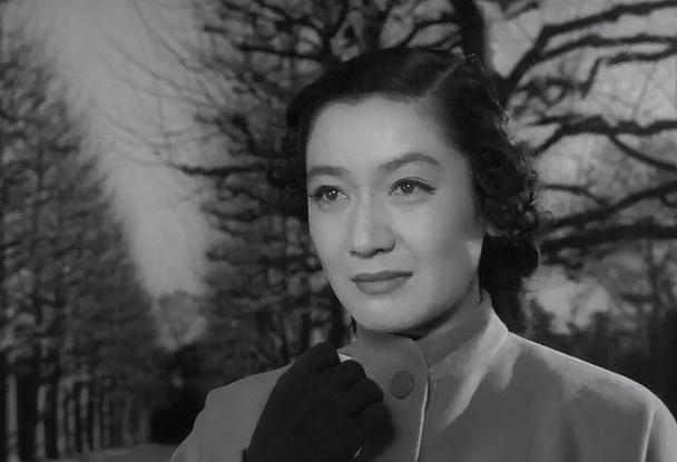 1945年，日本宣布投降，日本天皇为了保命，竟然向麦克阿瑟献上日本最美的女人，让