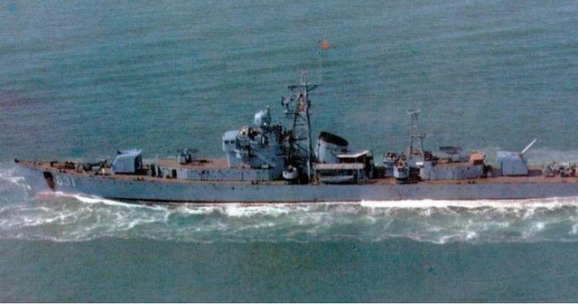 1988年3月14号，刘华清正开会。突然有人急跑来：“赤瓜礁打起来了！”刘华清拍