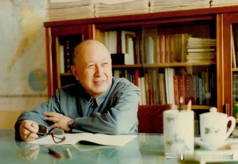 2008年冬，97岁的钱学森问儿子钱永刚，自己的钱够不够买台电视，钱永刚当场愣住