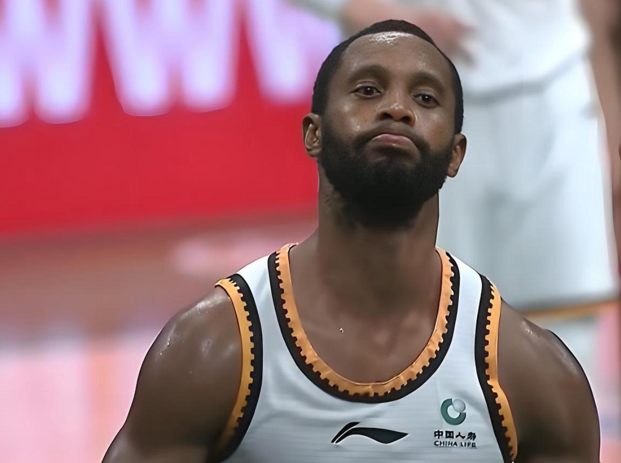 4投0中！完全没有CBA超级外援的水平，球迷：辽宁队放弃他是英明的选择。昨晚，