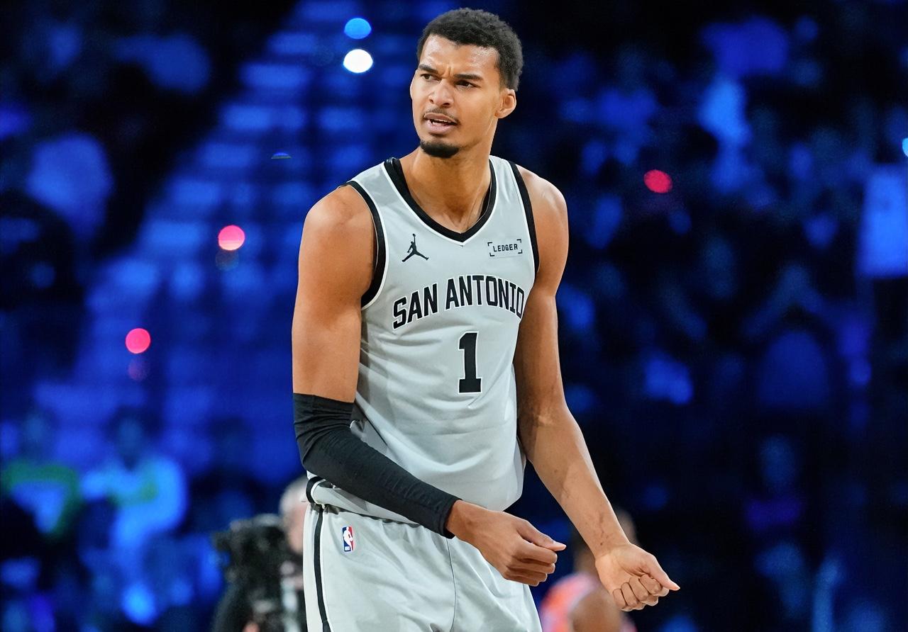 文班亚马：谁说雷霆不可击败的？16连胜不就被我们终结了！那靠什么击败他们呢？？？