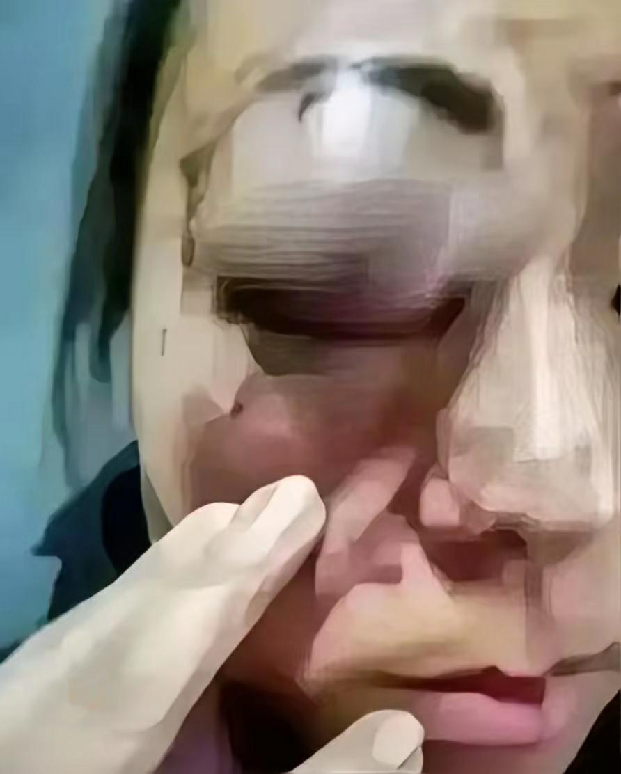 江西菜市场的“买鱼拒付款被揍”事件，算是把底层人的火气彻底点燃了。卖鱼师傅好