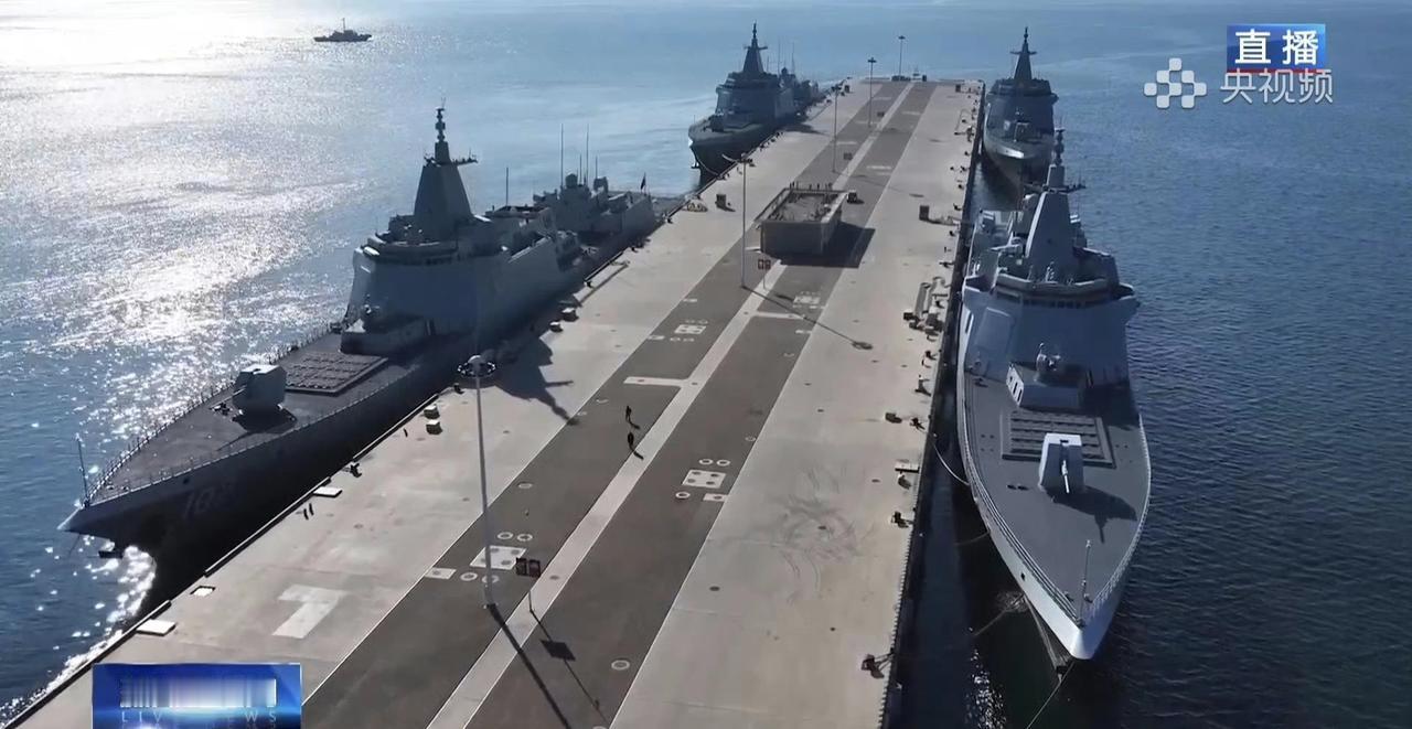 这个阵容不得了！四艘055型万吨驱逐舰一起亮相，实属罕见。448单元垂发，应