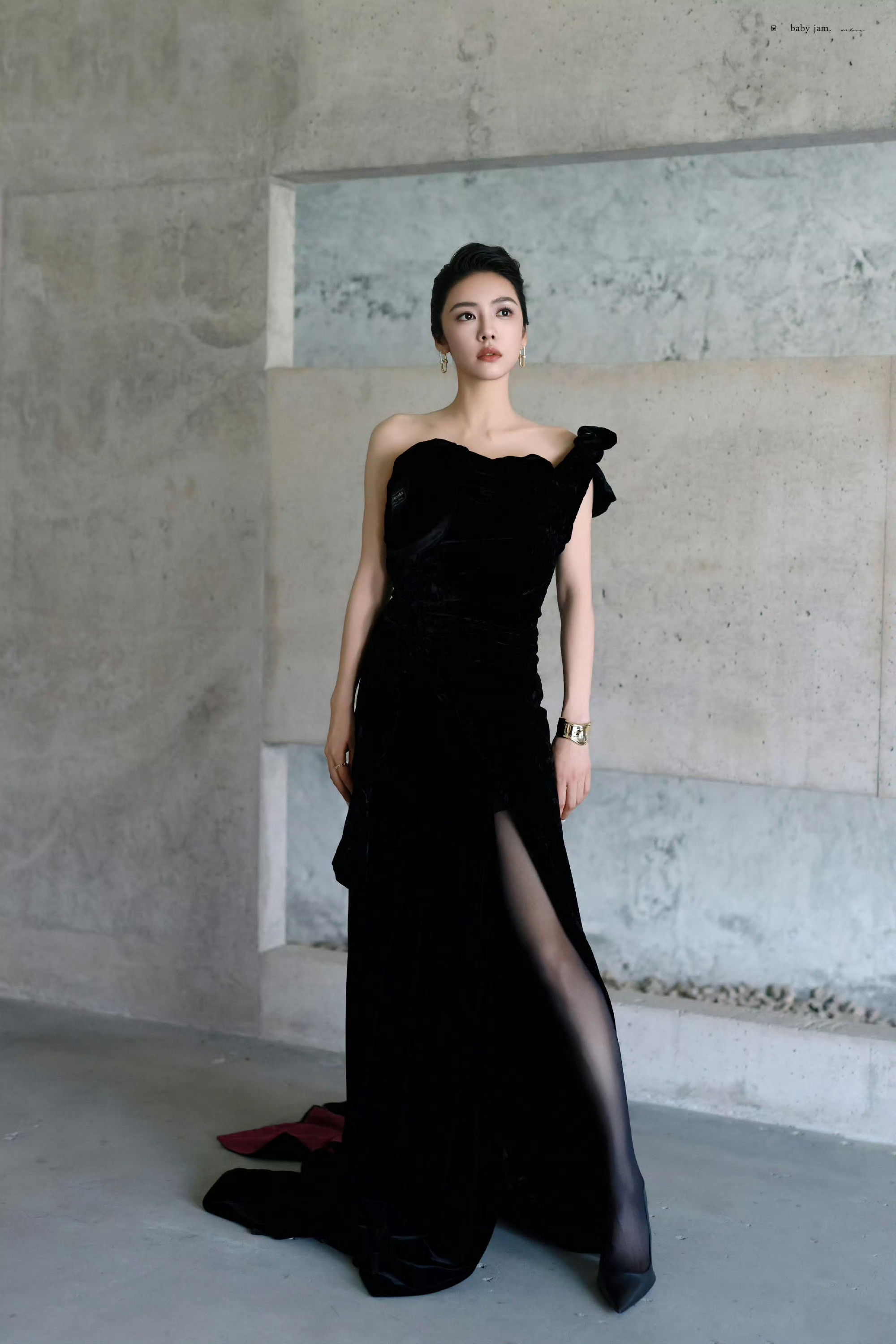 蔡文静✖️精致盘发·黑色礼服丝袜穿搭​​​