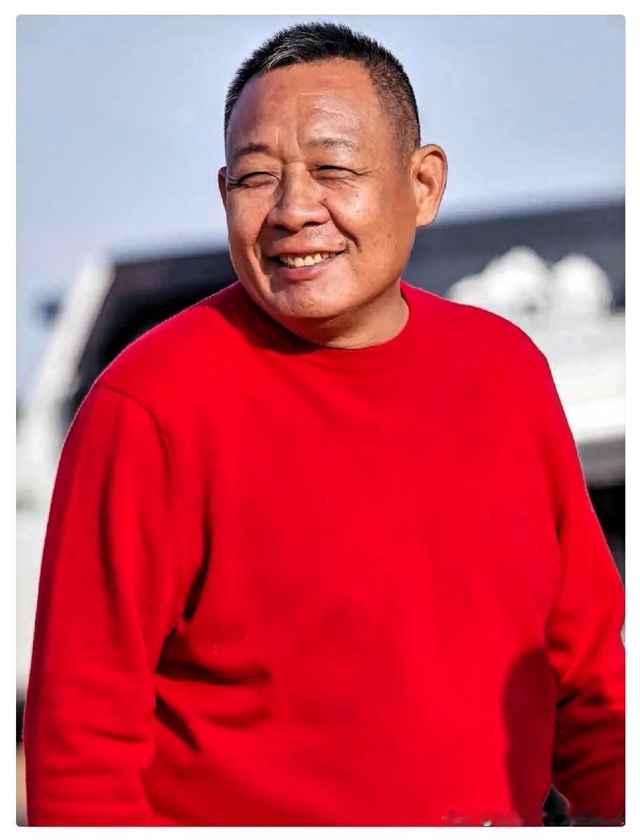 果然姜还是老的辣，我问我舅，于东来要招刑满释放人员，他就不怕会出事吗？我