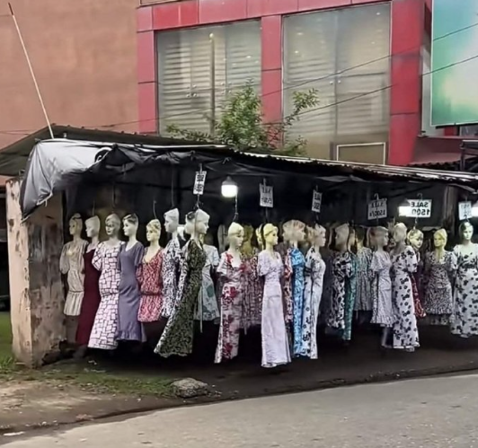 老板太有才了这样卖衣服​​​
