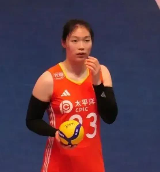 十七岁的学堂少女惊艳了全世界十七岁正是学堂少女，而她横空出世，惊艳
