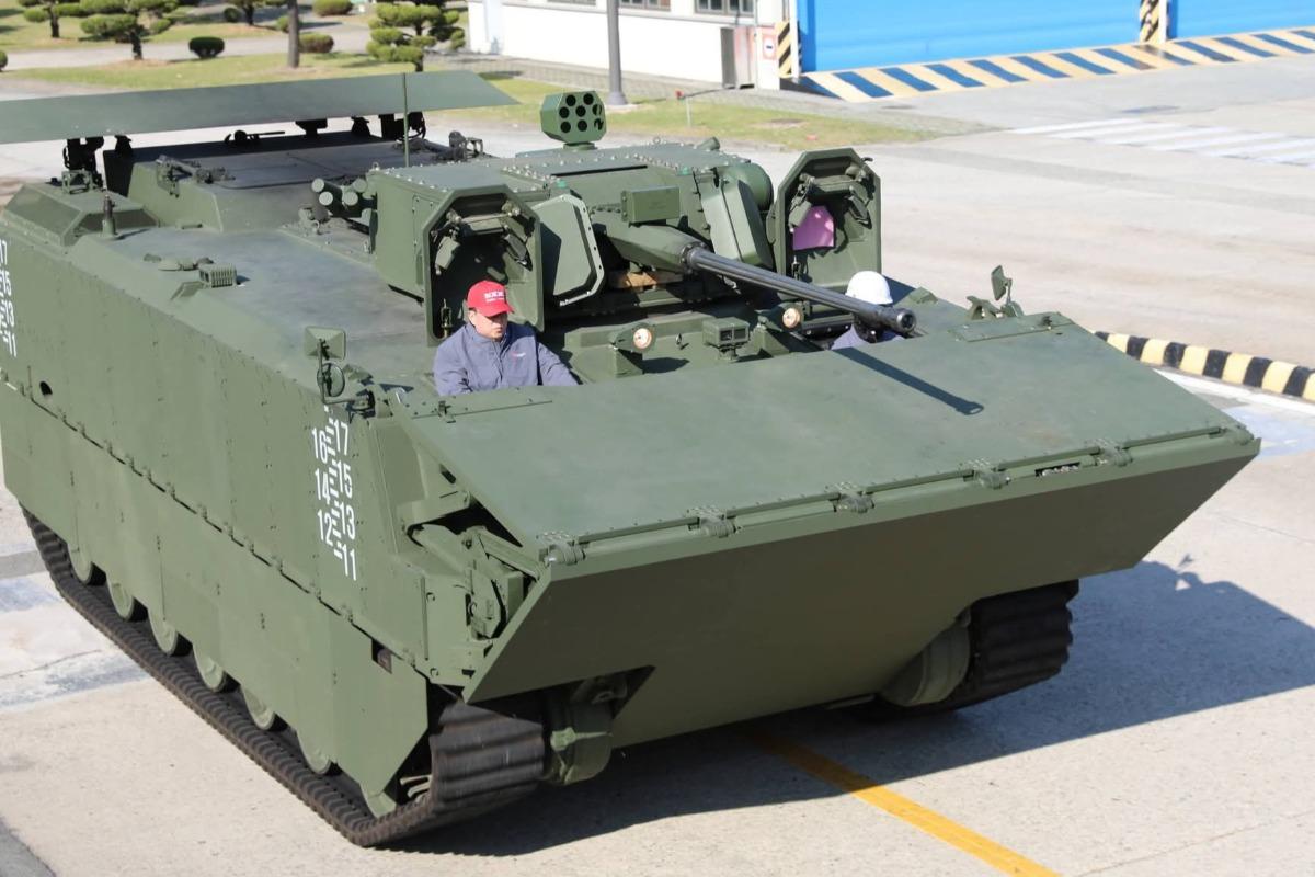 韩国发布新型KAAV-II两栖突击车原型车，水上速度大增过半韩国韩华宇航公司