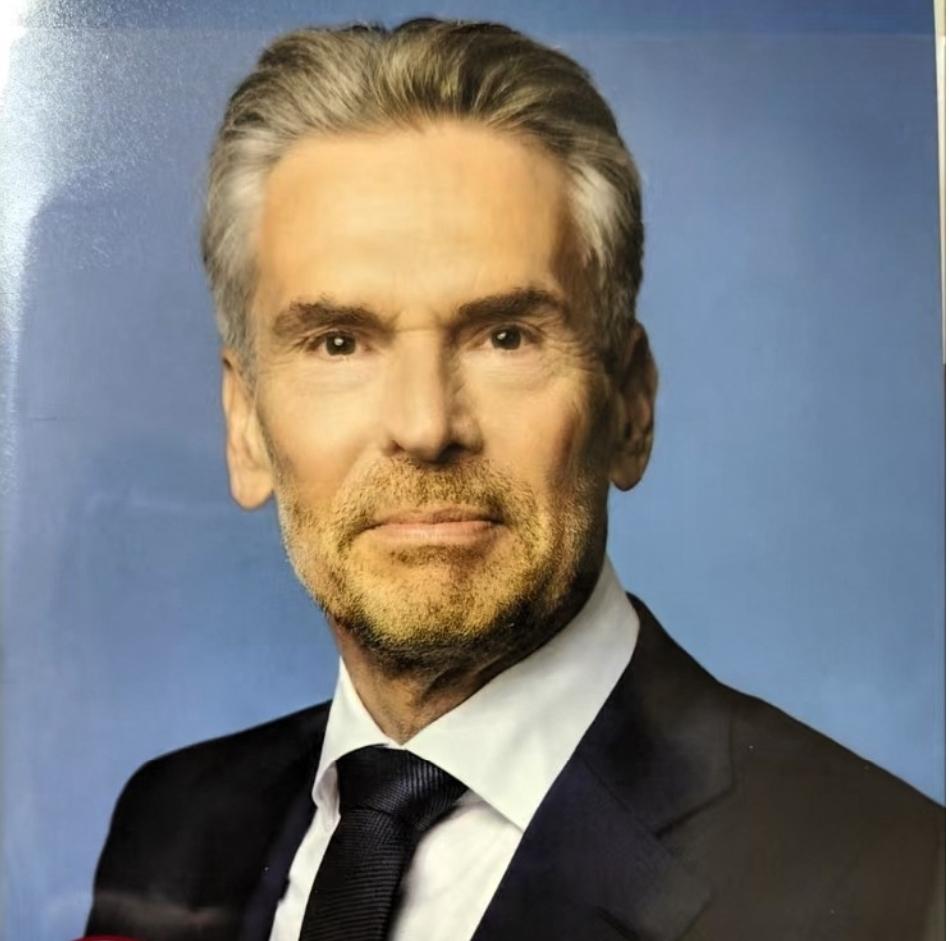 ASML卖不动了，中国光刻机快成了，这事还真是挺意外啊。最近听说ASML在华