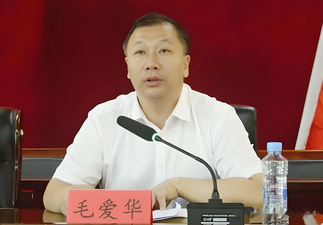 朋友在江西吉安市峡江县开工厂，听他说曾经为他们工厂提供服务的毛主任上了热搜。朋友