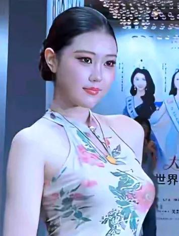 文无第一，武无第二，漂亮的女人更是数不胜数。古代有四大美女，现代有摩登女郎，而