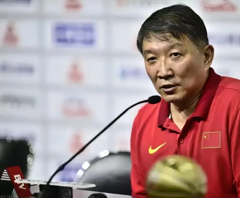 老宫的傲慢与偏见会害了中国女篮李梦不是不能退出国家队，而是现在不能退出，她还在
