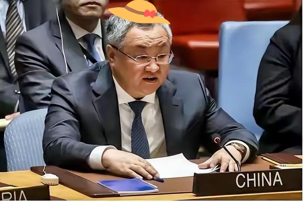 傅聪大使联合国仗义执言：霍尔木兹海峡受阻，祸根在美以！当地时间4月27日，